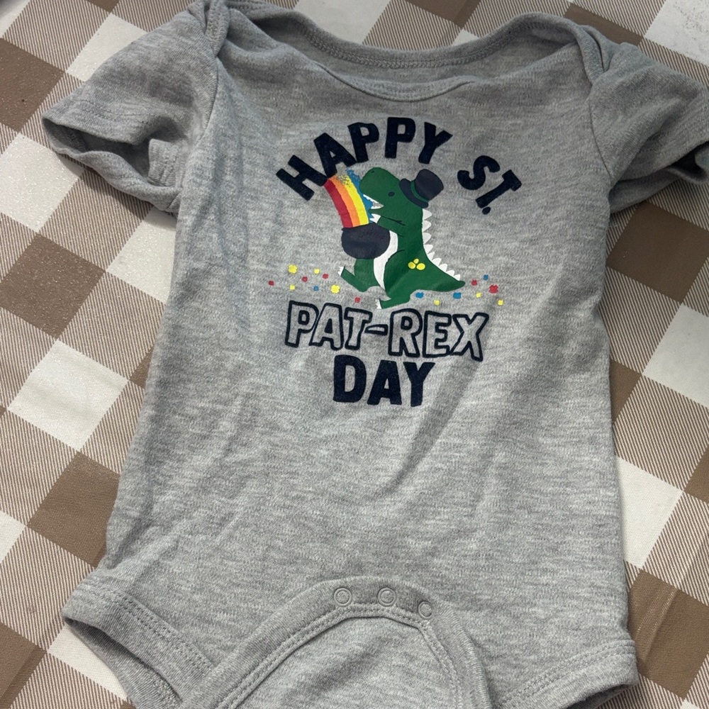 🟢10/$10 - St. Patrick’s day onesie